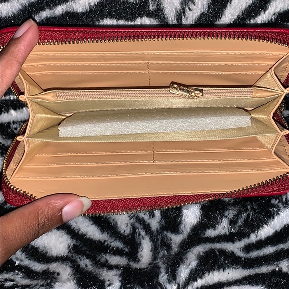 Never Used/New Edition Clutch Wallet - Picture 6 of 8